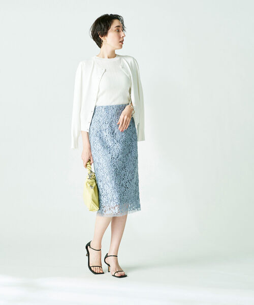 NOLLEY’S Sophi(ノーリーズソフィ)の「パール釦クルーネックカーディガン(カーディガン/ボレロ・レディース・チャコールグレー/クリーム/ブルー/ホワイト・38/36)」の11枚目の写真