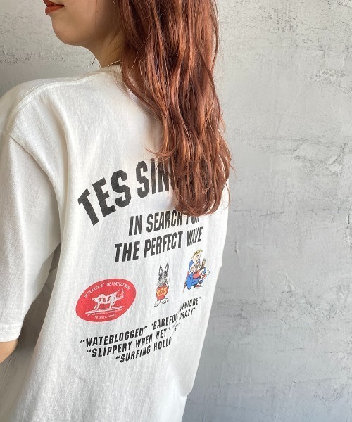 The Endless Summer（エンドレスサマー）の「[THE ENDLESS SUMMER/エンドレスサマー] 別注 BUHI アーチロゴバックプリントTシャツ（Tシャツ/カットソー・レディース・ベージュ/ホワイト/サックスブルー・S/M/L/XL）」の2枚目の写真