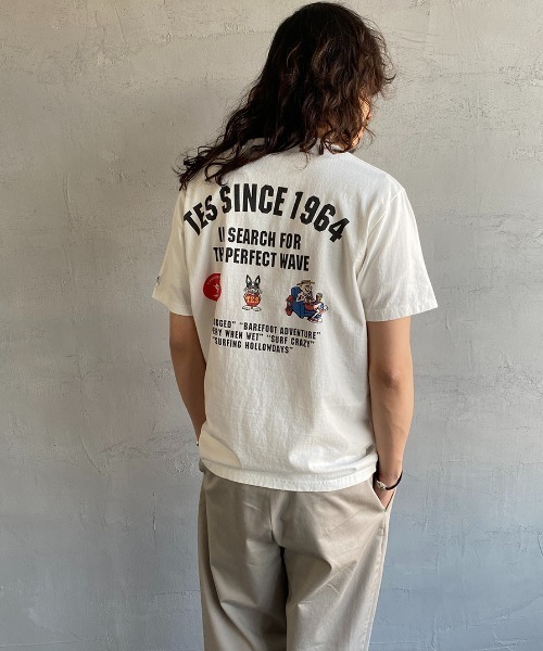 The Endless Summer（エンドレスサマー）の「[THE ENDLESS SUMMER/エンドレスサマー] 別注 BUHI アーチロゴバックプリントTシャツ（Tシャツ/カットソー・レディース・ベージュ/ホワイト/サックスブルー・S/M/L/XL）」の4枚目の写真
