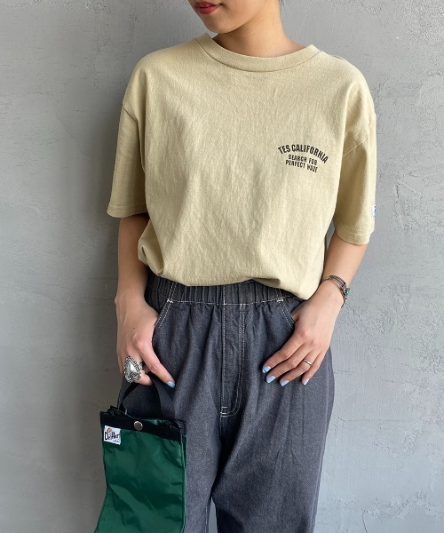 The Endless Summer（エンドレスサマー）の「[THE ENDLESS SUMMER/エンドレスサマー] 別注 BUHI アーチロゴバックプリントTシャツ（Tシャツ/カットソー・レディース・ベージュ/ホワイト/サックスブルー・S/M/L/XL）」の16枚目の写真