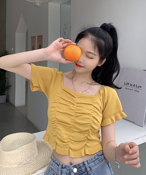 VIBGYOR Women(ヴィブジョー ウィメン)の「【KOREA SELECT】スクエアネック シャーリング ショート丈 ニット(ニット/セーター・レディース・ブラック/ライトベージュ/グリーン/イエロー/レッド/ホワイト・FREE)」の5枚目の写真