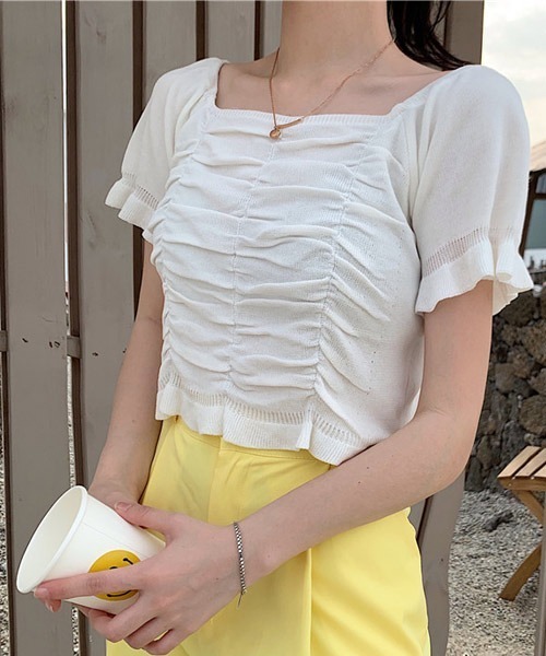 VIBGYOR Women(ヴィブジョー ウィメン)の「【KOREA SELECT】スクエアネック シャーリング ショート丈 ニット(ニット/セーター・レディース・ブラック/ライトベージュ/グリーン/イエロー/レッド/ホワイト・FREE)」の15枚目の写真