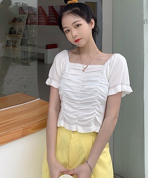 VIBGYOR Women(ヴィブジョー ウィメン)の「【KOREA SELECT】スクエアネック シャーリング ショート丈 ニット(ニット/セーター・レディース・ブラック/ライトベージュ/グリーン/イエロー/レッド/ホワイト・FREE)」の13枚目の写真