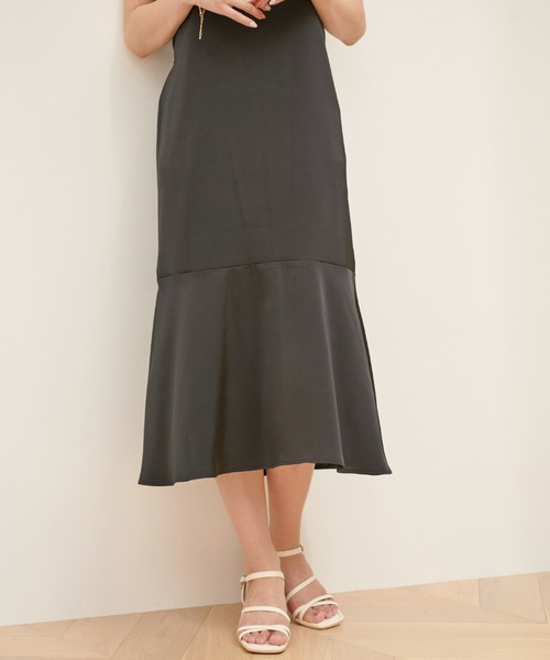 VIOLETTA（ヴィオレッタ）の「サテンキャミワンピース（ワンピース・レディース・ブラック/ベージュ・FREE）」の10枚目の写真