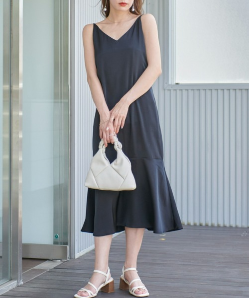 VIOLETTA（ヴィオレッタ）の「サテンキャミワンピース（ワンピース・レディース・ブラック/ベージュ・FREE）」の3枚目の写真