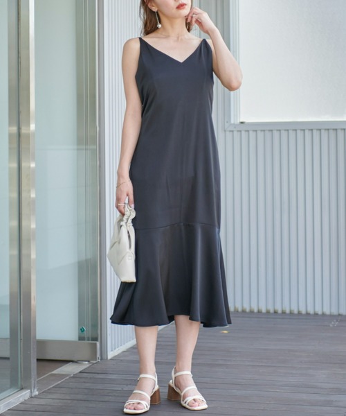 VIOLETTA（ヴィオレッタ）の「サテンキャミワンピース（ワンピース・レディース・ブラック/ベージュ・FREE）」の6枚目の写真