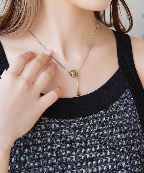 IAMUSE(アイアミューズ)の「金属アレルギー対応 スネークチェーンボールトップネックレス S0741【IAMUSE】(ネックレス・レディース・シルバー/ゴールド・FREE)」の16枚目の写真
