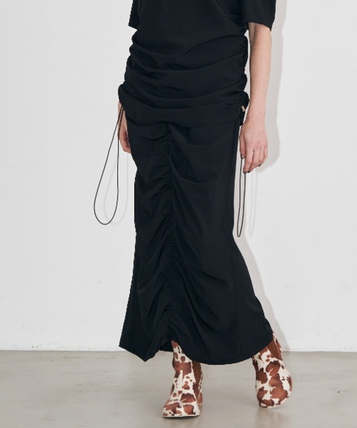 Solace（ソレイス）の「センターシャーリングスカート（スカート・レディース・ブラック/ピンク・MEDIUM/LARGE）」の2枚目の写真