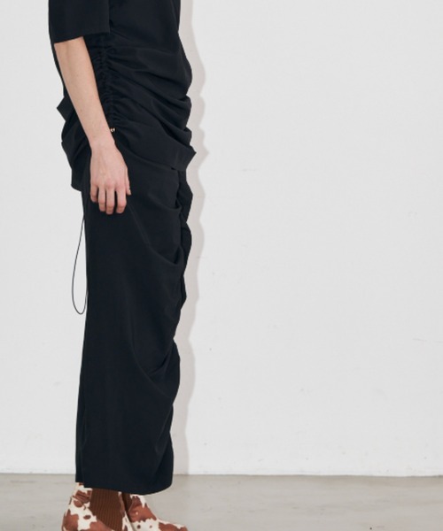 Solace（ソレイス）の「センターシャーリングスカート（スカート・レディース・ブラック/ピンク・MEDIUM/LARGE）」の6枚目の写真