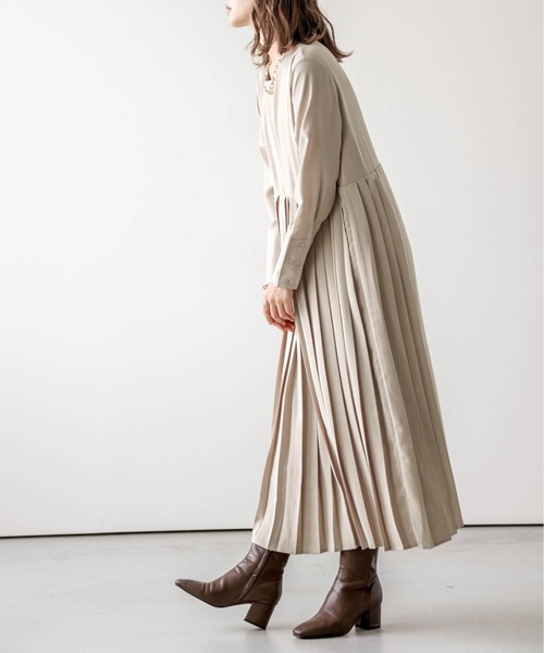 AMELY(エミリー)の「プリーツカラーワンピース(ワンピース・レディース・テラコッタ/グリーン/ベージュ/ブラック/ベージュ系その他/ライトグレー/ピンク/ネイビー・M/L)」の6枚目の写真