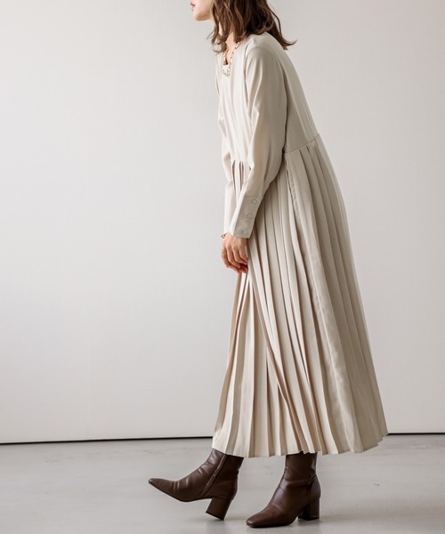 AMELY(エミリー)の「プリーツカラーワンピース(ワンピース・レディース・テラコッタ/グリーン/ベージュ/ブラック/ベージュ系その他/ライトグレー/ピンク/ネイビー・M/L)」の22枚目の写真