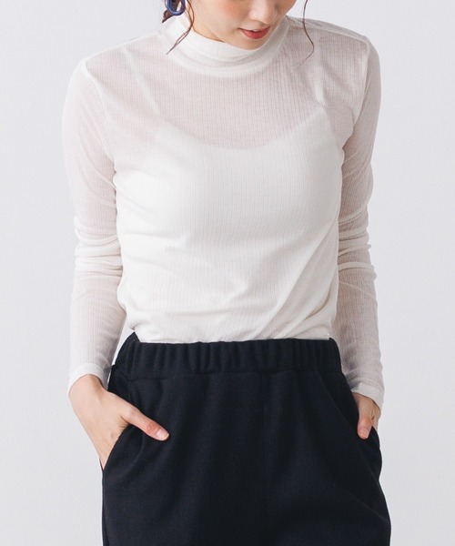 hunch(ハンチ)の「シアーカットリブゆるタートルカットソー (Tシャツ/カットソー・レディース・ブルー/レッド/ブラック/グレー/オフホワイト・FREE)」の2枚目の写真