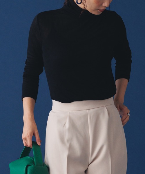 hunch(ハンチ)の「シアーカットリブゆるタートルカットソー (Tシャツ/カットソー・レディース・ブルー/レッド/ブラック/グレー/オフホワイト・FREE)」の3枚目の写真