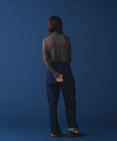 hunch(ハンチ)の「シアーカットリブゆるタートルカットソー (Tシャツ/カットソー・レディース・ブルー/レッド/ブラック/グレー/オフホワイト・FREE)」の8枚目の写真