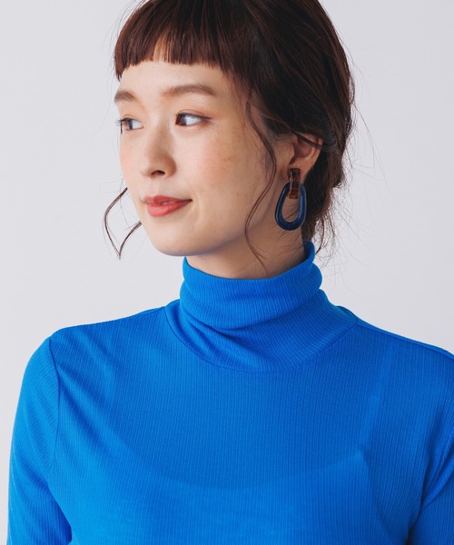 hunch(ハンチ)の「シアーカットリブゆるタートルカットソー (Tシャツ/カットソー・レディース・ブルー/レッド/ブラック/グレー/オフホワイト・FREE)」の11枚目の写真