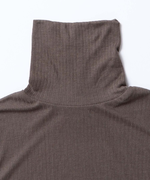 hunch(ハンチ)の「シアーカットリブゆるタートルカットソー (Tシャツ/カットソー・レディース・ブルー/レッド/ブラック/グレー/オフホワイト・FREE)」の20枚目の写真