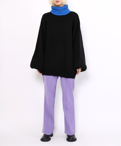 PUNYUS(プニュズ)の「バイカラータートルネックニット(ニット/セーター・レディース・ブラック/ネイビー/グリーン・3/4)」の5枚目の写真