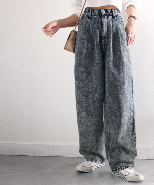 classicalelf（クラシカルエルフ）の「ずるっとメンズっぽ。綿100％ケミカル加工ヴィンテージライクテーパードタックワイドパンツ（デニムパンツ・レディース・ブラック/ブルー・SMALL/MEDIUM/LARGE/X-LARGE）」の12枚目の写真