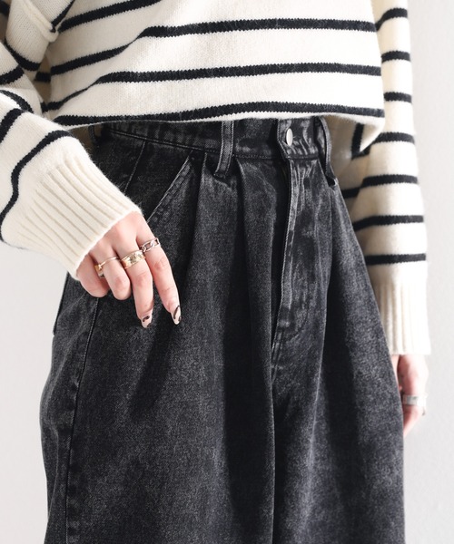 classicalelf（クラシカルエルフ）の「ずるっとメンズっぽ。綿100％ケミカル加工ヴィンテージライクテーパードタックワイドパンツ（デニムパンツ・レディース・ブラック/ブルー・SMALL/MEDIUM/LARGE/X-LARGE）」の10枚目の写真