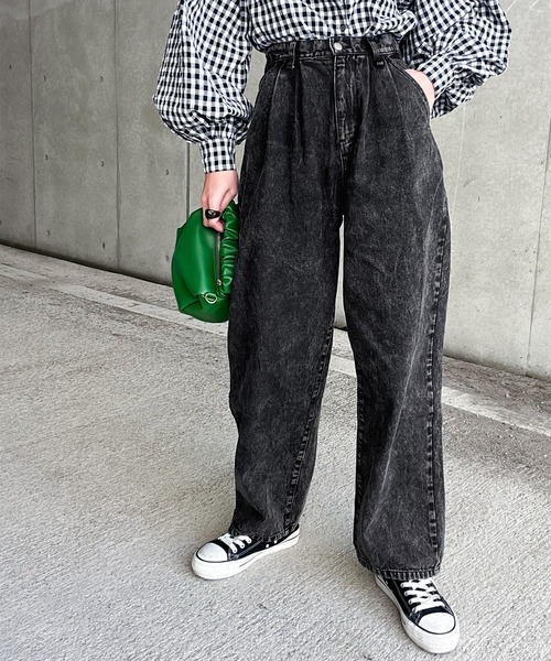 classicalelf（クラシカルエルフ）の「ずるっとメンズっぽ。綿100％ケミカル加工ヴィンテージライクテーパードタックワイドパンツ（デニムパンツ・レディース・ブラック/ブルー・SMALL/MEDIUM/LARGE/X-LARGE）」の19枚目の写真