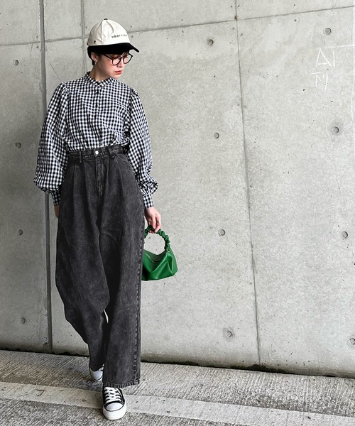 classicalelf（クラシカルエルフ）の「ずるっとメンズっぽ。綿100％ケミカル加工ヴィンテージライクテーパードタックワイドパンツ（デニムパンツ・レディース・ブラック/ブルー・SMALL/MEDIUM/LARGE/X-LARGE）」の20枚目の写真
