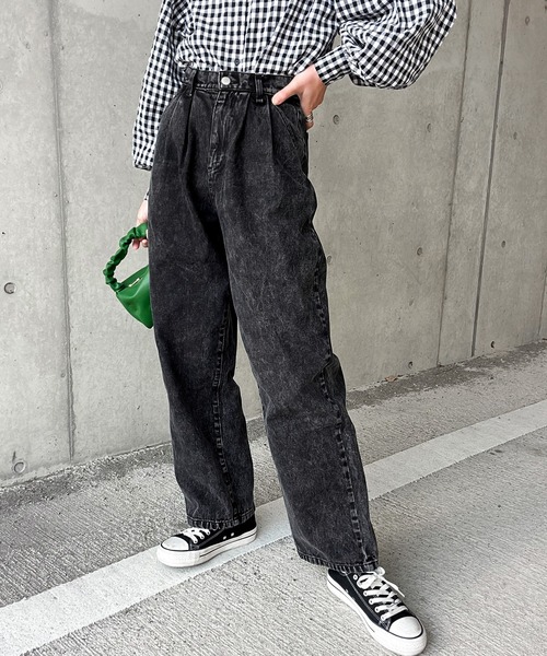 classicalelf（クラシカルエルフ）の「ずるっとメンズっぽ。綿100％ケミカル加工ヴィンテージライクテーパードタックワイドパンツ（デニムパンツ・レディース・ブラック/ブルー・SMALL/MEDIUM/LARGE/X-LARGE）」の21枚目の写真