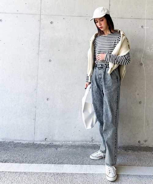 classicalelf（クラシカルエルフ）の「ずるっとメンズっぽ。綿100％ケミカル加工ヴィンテージライクテーパードタックワイドパンツ（デニムパンツ・レディース・ブラック/ブルー・SMALL/MEDIUM/LARGE/X-LARGE）」の15枚目の写真