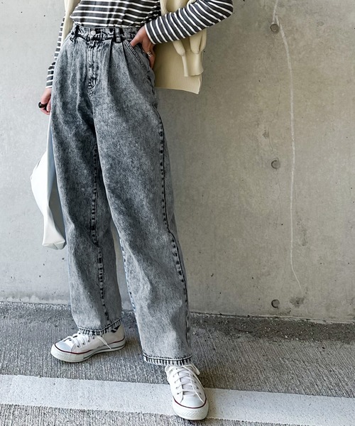 classicalelf（クラシカルエルフ）の「ずるっとメンズっぽ。綿100％ケミカル加工ヴィンテージライクテーパードタックワイドパンツ（デニムパンツ・レディース・ブラック/ブルー・SMALL/MEDIUM/LARGE/X-LARGE）」の16枚目の写真