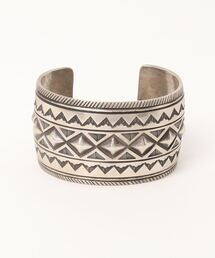 BEYOND COOL（ビヨンクール）の「「Indian Jewelry/インディアンジュエリー」カルヴィンマルチネス 1.6インチバングル（ブレスレット）」