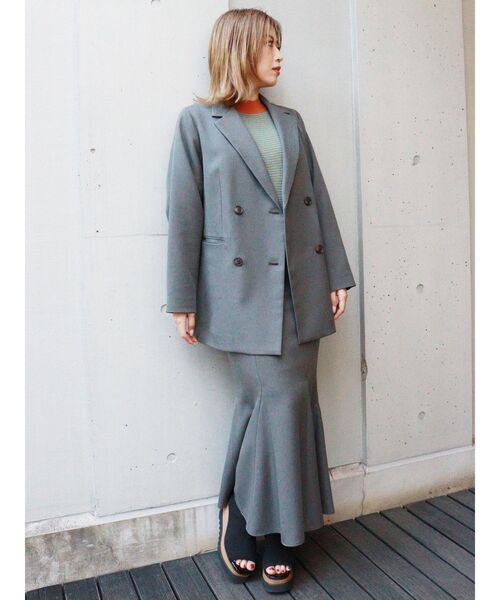 MURUA（ムルーア）の「ハイウエストマーメイドスカート【セットアップ着用可能】（スカート・レディース・ベージュ/ダークグレー/ブラウン/ブルー・1/2）」の8枚目の写真