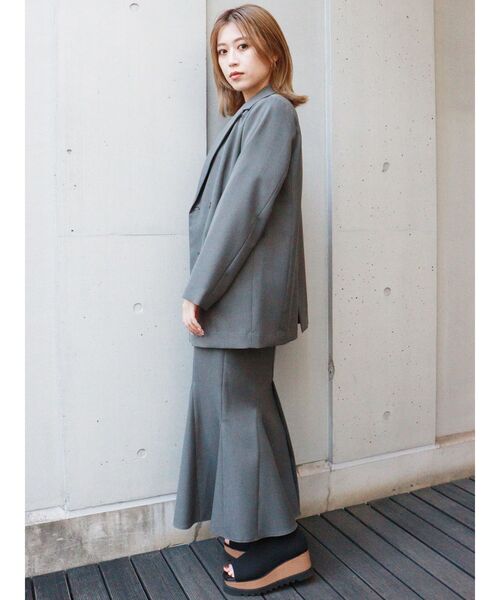 MURUA（ムルーア）の「ハイウエストマーメイドスカート【セットアップ着用可能】（スカート・レディース・ベージュ/ダークグレー/ブラウン/ブルー・1/2）」の9枚目の写真