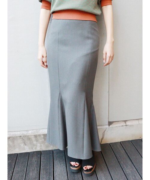 MURUA（ムルーア）の「ハイウエストマーメイドスカート【セットアップ着用可能】（スカート・レディース・ベージュ/ダークグレー/ブラウン/ブルー・1/2）」の10枚目の写真