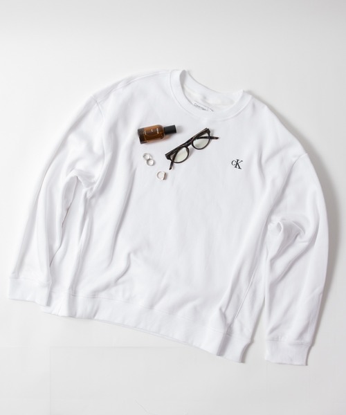 Calvin Klein(カルバン・クライン)の「【Calvin Klein】Calvin Kleinワンポイントロゴクルーネックスウェット 40HM255(スウェット・メンズ・グレー/ブラック/ホワイト/ダークグレー/ベージュ・S/M/L)」の2枚目の写真