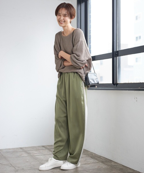 LEPSIM（レプシィム）の「ツヤサテンラインイージーパンツ　179315（その他パンツ・レディース・ブラウン系/グリーン系その他・FREE）」の11枚目の写真