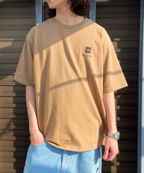 RVCA（ルーカ）の「【ムラサキスポーツ別注】RVCA/ルーカ バックプリントTシャツ クルーネックT/ルーズシルエット ワンポイント BD041-P23（Tシャツ/カットソー・メンズ・ホワイト/ブラック/グレイッシュベージュ・M/L/XL）」の12枚目の写真