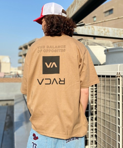 RVCA（ルーカ）の「【ムラサキスポーツ別注】RVCA/ルーカ バックプリントTシャツ クルーネックT/ルーズシルエット ワンポイント BD041-P23（Tシャツ/カットソー・メンズ・ホワイト/ブラック/グレイッシュベージュ・M/L/XL）」の22枚目の写真