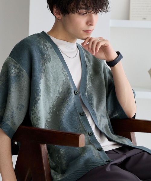 MONO-MART（モノマート）の「ボリュームニットルーズ半袖カーディガン（カーディガン/ボレロ・メンズ・チャコール/ベージュ/ネイビー/ブラック系1/ホワイト系2/ライトブルー/ブラック/オリーブ/アイボリー/ブラック系2/ブラック系3/ライトグレー/ライトブラウン/ブルー/ホワイト系3/ホワイト系4/ブラック系4/グレー系・M/L/S）」の12枚目の写真