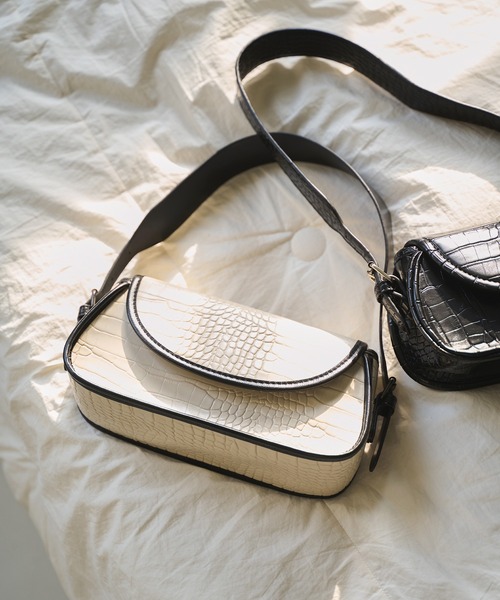 UNE MANSION(ユヌマンション)の「クロコ2WAYバッグ(IVORY)(ハンドバッグ・レディース・アイボリー・ONE SIZE)」の1枚目の写真