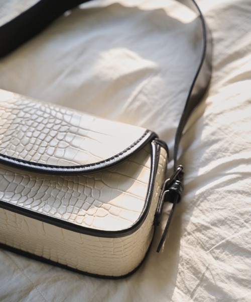 UNE MANSION(ユヌマンション)の「クロコ2WAYバッグ(IVORY)(ハンドバッグ・レディース・アイボリー・ONE SIZE)」の10枚目の写真