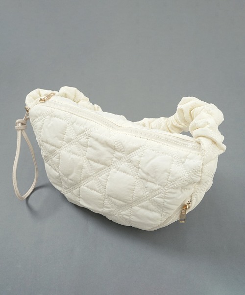 flower（フラワー）の「キルティングギャザーバッグ（ショルダーバッグ・レディース・アイボリー・FREE）」の16枚目の写真