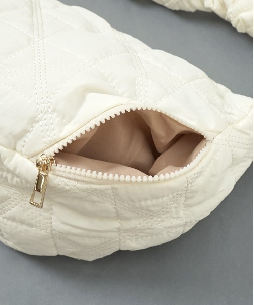 flower（フラワー）の「キルティングギャザーバッグ（ショルダーバッグ・レディース・アイボリー・FREE）」の14枚目の写真