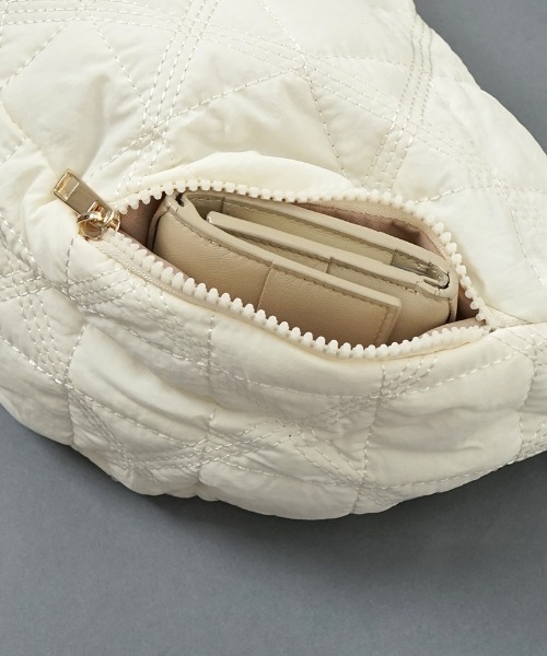 flower（フラワー）の「キルティングギャザーバッグ（ショルダーバッグ・レディース・アイボリー・FREE）」の9枚目の写真