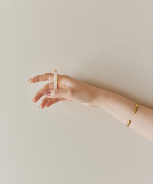 moi tytto(モイテュット)の「ニュアンスカラーフィンガーリング/フラワーリング/ポイントイヤカフ3set(リング・レディース・ナチュラル・FREE)」の4枚目の写真