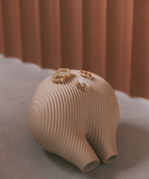 moi tytto(モイテュット)の「ニュアンスカラーフィンガーリング/フラワーリング/ポイントイヤカフ3set(リング・レディース・ナチュラル・FREE)」の9枚目の写真