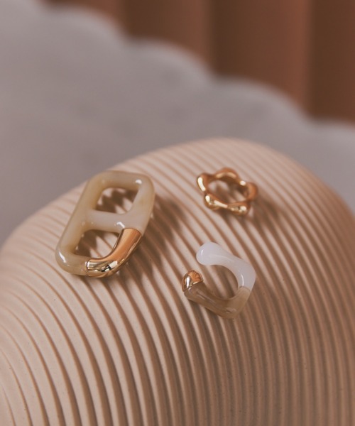 moi tytto(モイテュット)の「ニュアンスカラーフィンガーリング/フラワーリング/ポイントイヤカフ3set(リング・レディース・ナチュラル・FREE)」の2枚目の写真