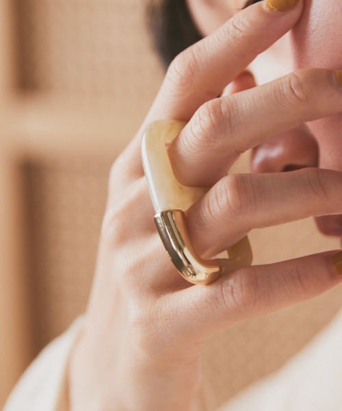 moi tytto(モイテュット)の「ニュアンスカラーフィンガーリング/フラワーリング/ポイントイヤカフ3set(リング・レディース・ナチュラル・FREE)」の5枚目の写真