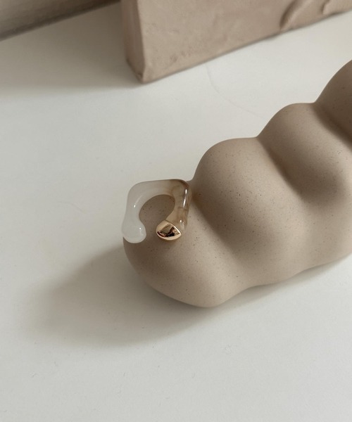 moi tytto(モイテュット)の「ニュアンスカラーフィンガーリング/フラワーリング/ポイントイヤカフ3set(リング・レディース・ナチュラル・FREE)」の7枚目の写真