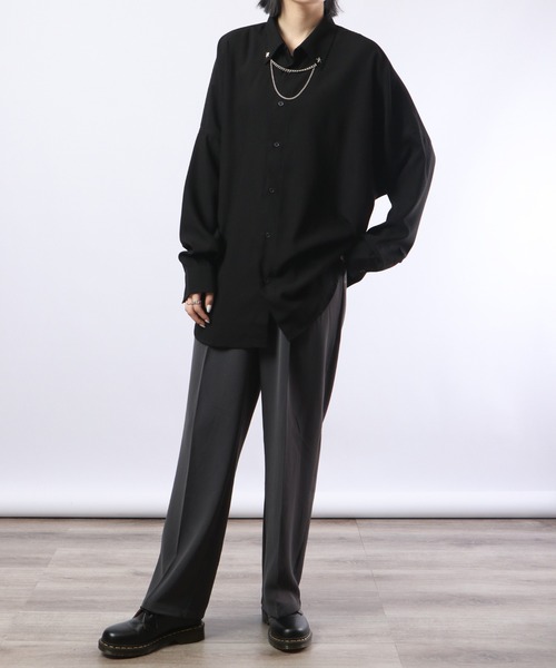 Wide long sleeve dress shirt with chain / チェーン付き ワイド長袖シャツ（シャツ/ブラウス）｜REGIEVO（レジエボ）