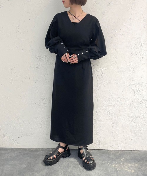 apres jour mignon(アプレジュールミニョン)の「袖スリットワンピース【ZOZOTOWN限定アイテム】(ワンピース・レディース・ブラック/ブラック系その他・X-LARGE/MEDIUM/SMALL)」の12枚目の写真