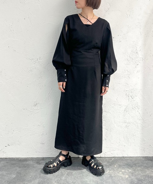 apres jour mignon(アプレジュールミニョン)の「袖スリットワンピース【ZOZOTOWN限定アイテム】(ワンピース・レディース・ブラック/ブラック系その他・X-LARGE/MEDIUM/SMALL)」の4枚目の写真